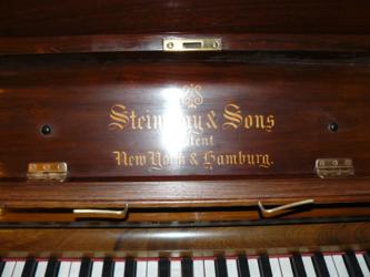 Steinway and sons verticale